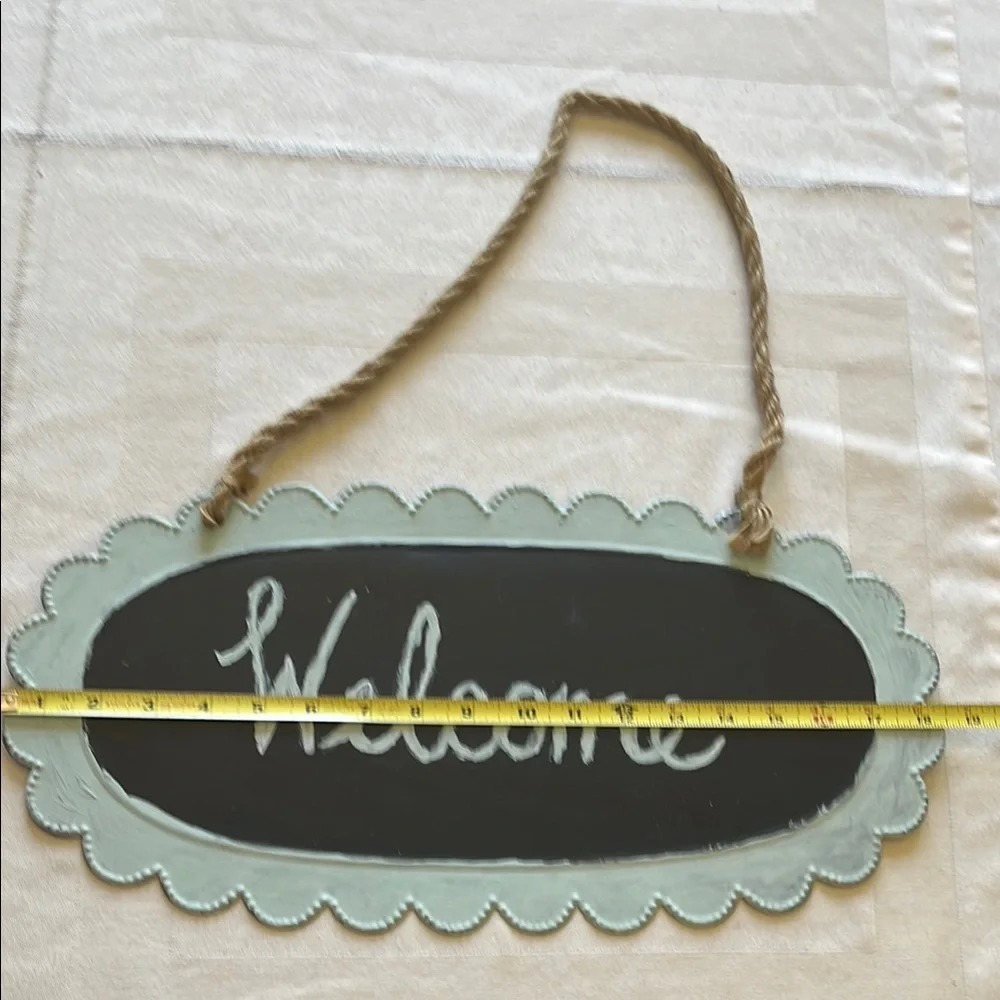 Charming Oval Welcome Sign